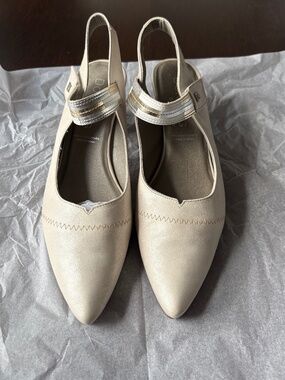 Dorking Made in Spain Slingback Heels Women’s 8.5/39 Ivory Leather 2” Block Heel